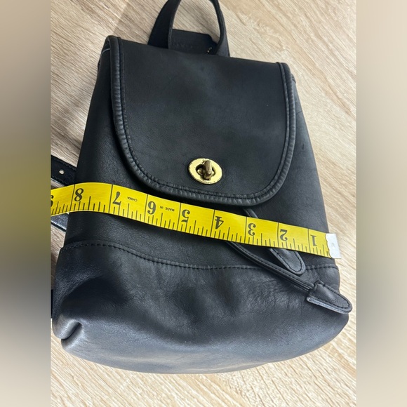 Vintage Coach Black Leather Wome Backpack Turnlock Drawstring Daypack - Picture 10 of 16